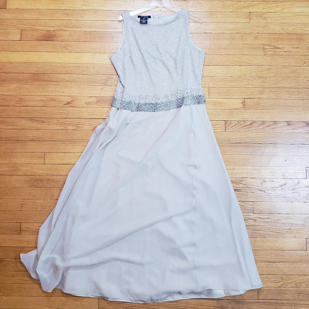 JKARA women's evening gown/prom dress size 16